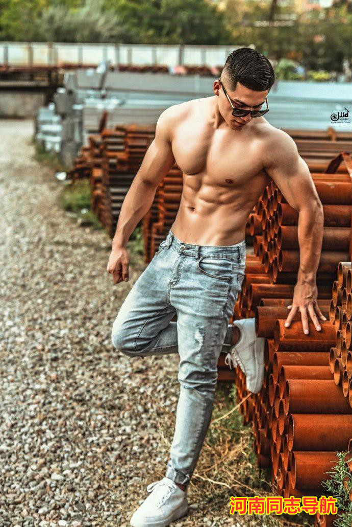 人在北京的新疆大男孩，帅气逼人